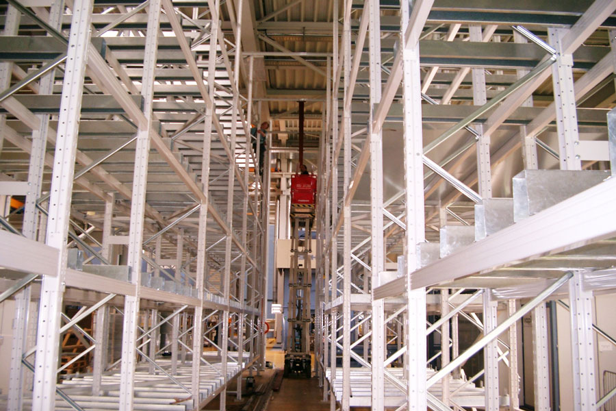 rafturi pentru depozitare paletizata cu culoar ingust VNA